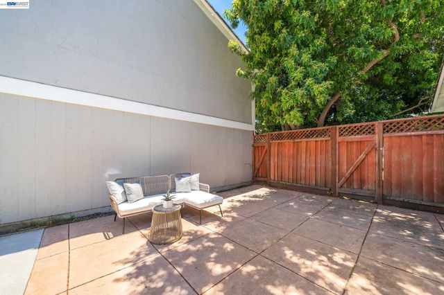 40130 Santa Teresa Cmn, Fremont, CA 94539