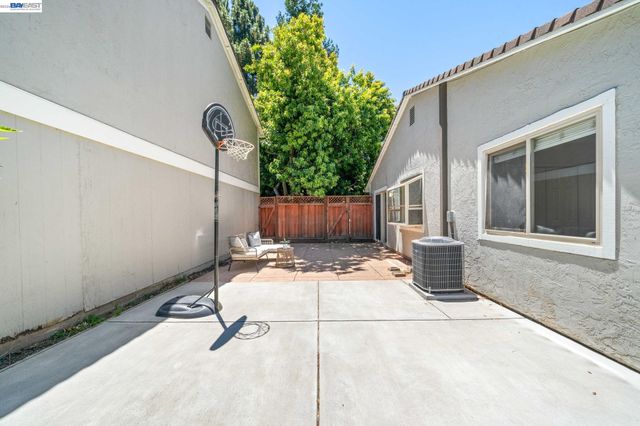 40130 Santa Teresa Cmn, Fremont, CA 94539