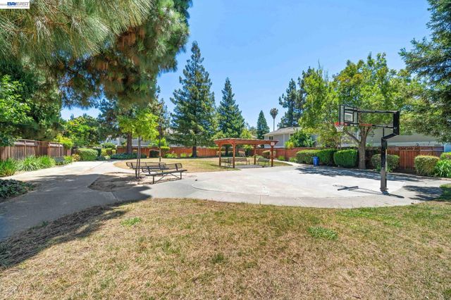 40130 Santa Teresa Cmn, Fremont, CA 94539