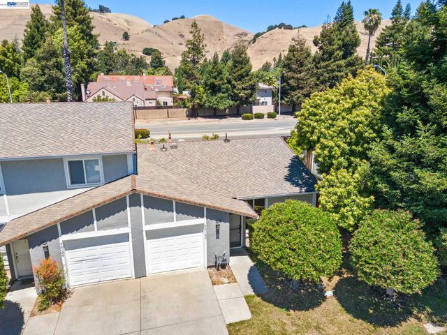 40130 Santa Teresa Cmn, Fremont, CA 94539