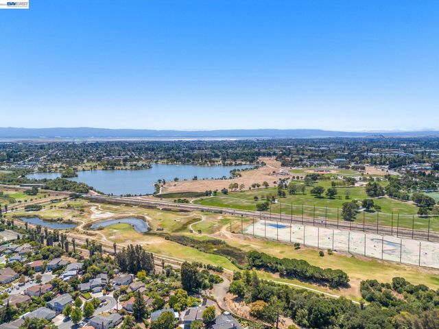40130 Santa Teresa Cmn, Fremont, CA 94539