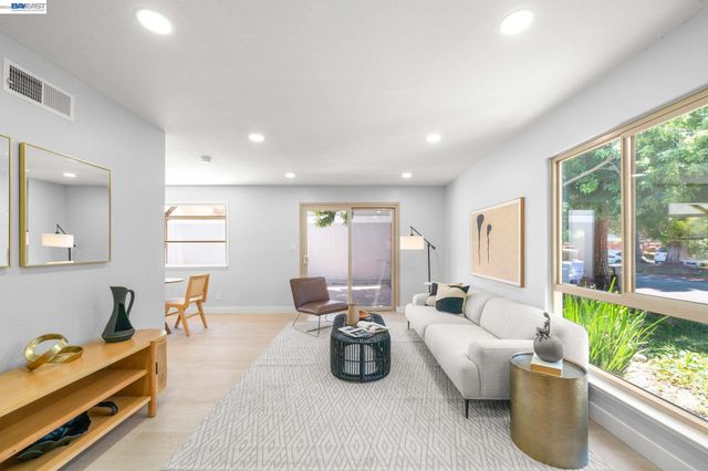 40130 Santa Teresa Cmn, Fremont, CA 94539