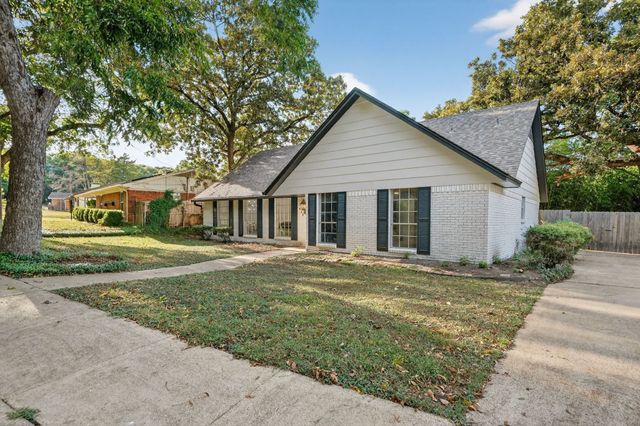 425 Ten Mile Drive, Desoto, TX 75115