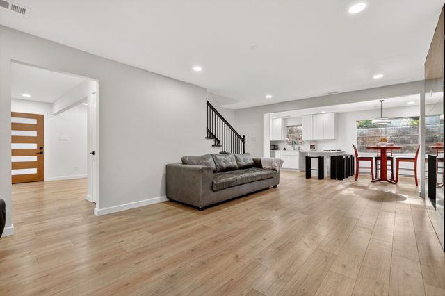 425 Ten Mile Drive, Desoto, TX 75115