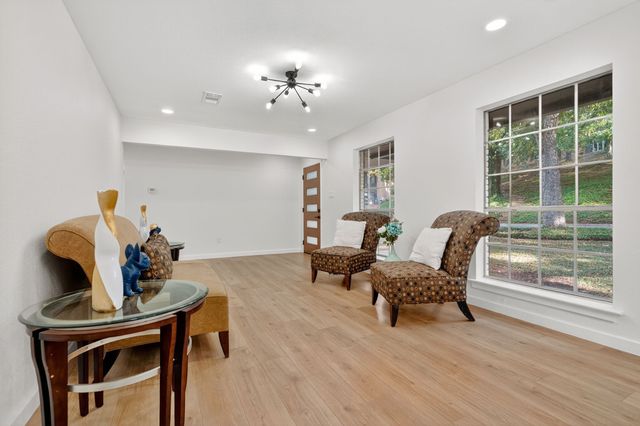 425 Ten Mile Drive, Desoto, TX 75115