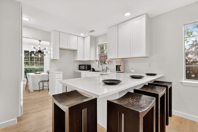 425 Ten Mile Drive, Desoto, TX 75115