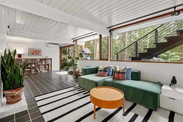 43 Willowdale Rd, Topsfield, MA 01983