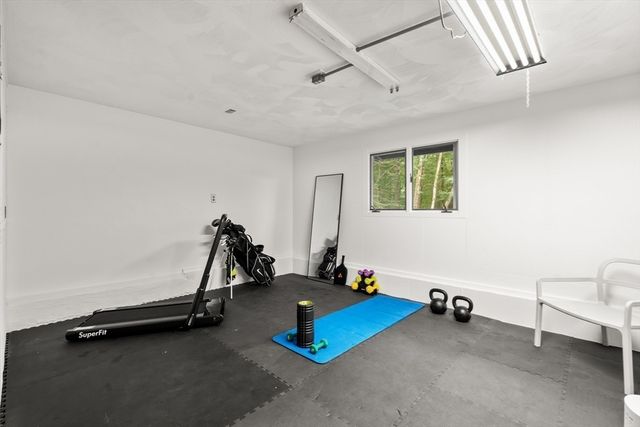 43 Willowdale Rd, Topsfield, MA 01983