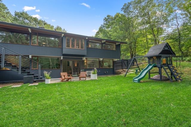 43 Willowdale Rd, Topsfield, MA 01983