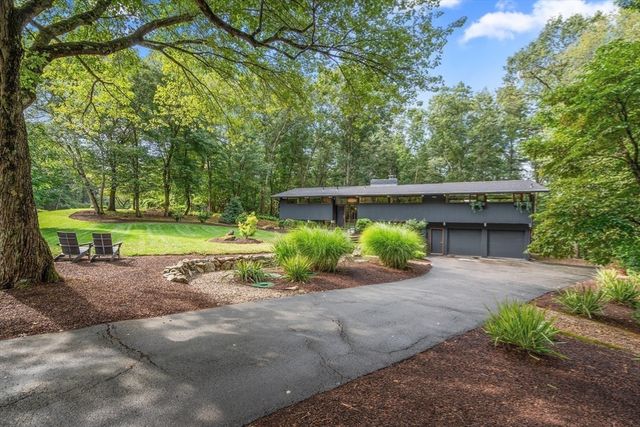 43 Willowdale Rd, Topsfield, MA 01983