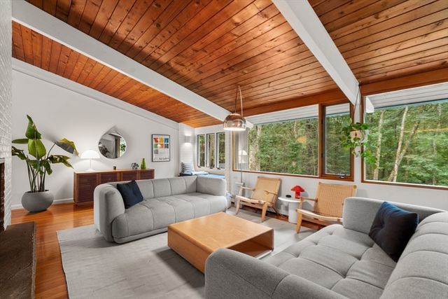 43 Willowdale Rd, Topsfield, MA 01983