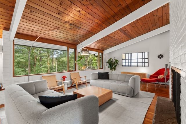 43 Willowdale Rd, Topsfield, MA 01983