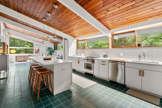 43 Willowdale Rd, Topsfield, MA 01983