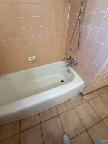 3611 NW Lakewood Drive NW, Huntsville, AL 35811