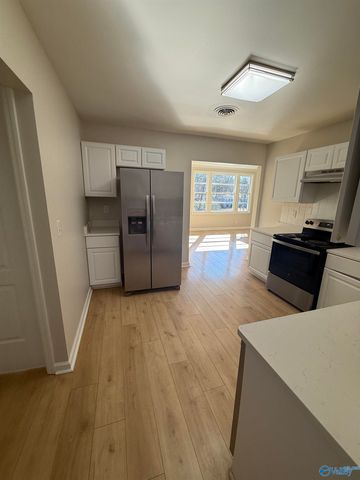 3611 NW Lakewood Drive NW, Huntsville, AL 35811