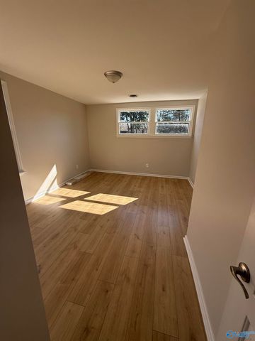 3611 NW Lakewood Drive NW, Huntsville, AL 35811