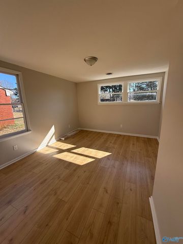 3611 NW Lakewood Drive NW, Huntsville, AL 35811