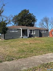 3611 NW Lakewood Drive NW, Huntsville, AL 35811