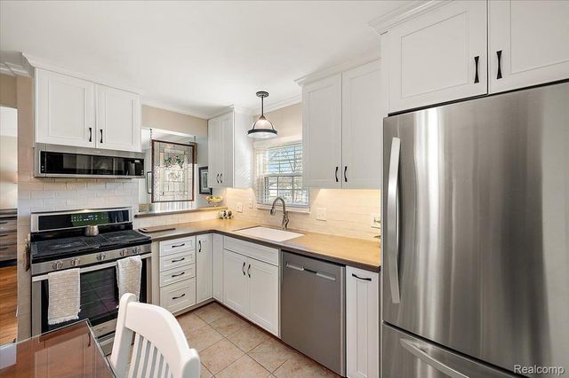 24546 Fairway Hills Drive, Novi, MI 48374