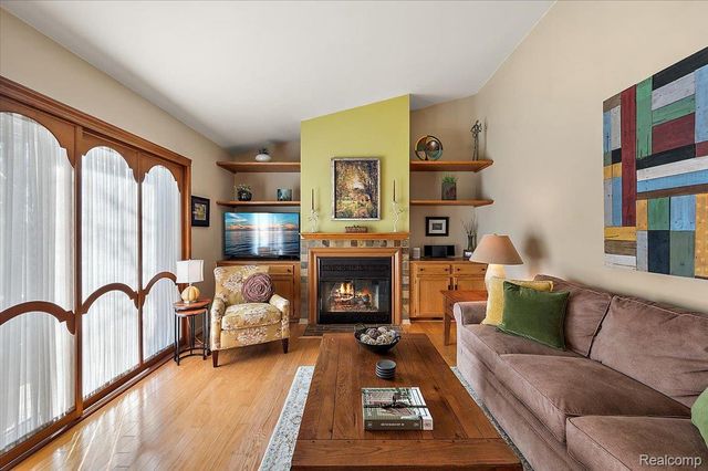 24546 Fairway Hills Drive, Novi, MI 48374