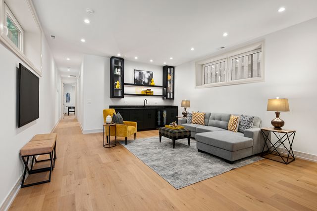 4844 N Hermitage Avenue, Chicago, IL 60640