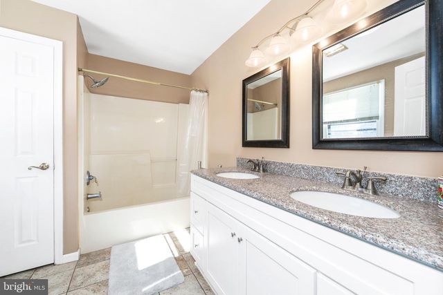 3 ACORN HILL HOLW, Voorhees, NJ 08043