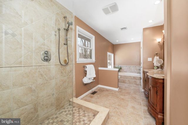 3 ACORN HILL HOLW, Voorhees, NJ 08043