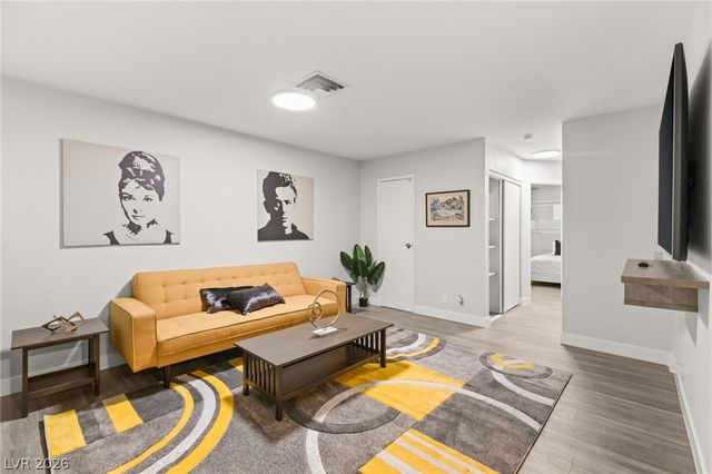615 South 10th Street, Las Vegas, NV 89101