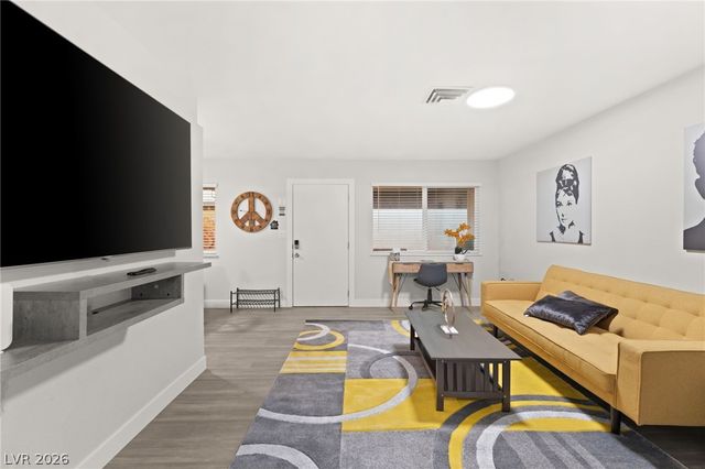 615 South 10th Street, Las Vegas, NV 89101