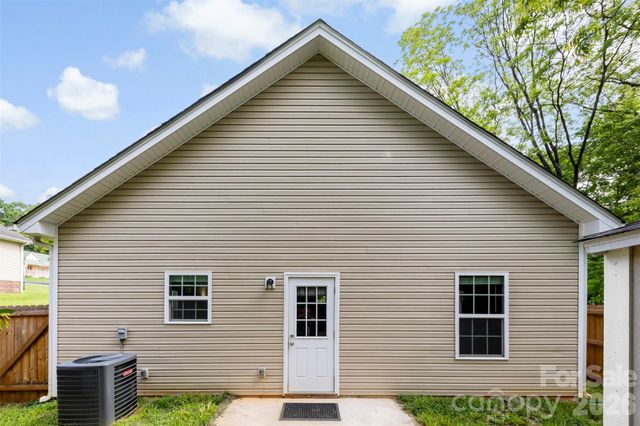 104 E Louisiana Avenue, Bessemer City, NC 28016