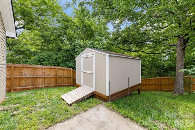 104 E Louisiana Avenue, Bessemer City, NC 28016