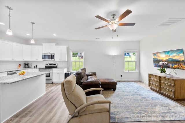 104 E Louisiana Avenue, Bessemer City, NC 28016