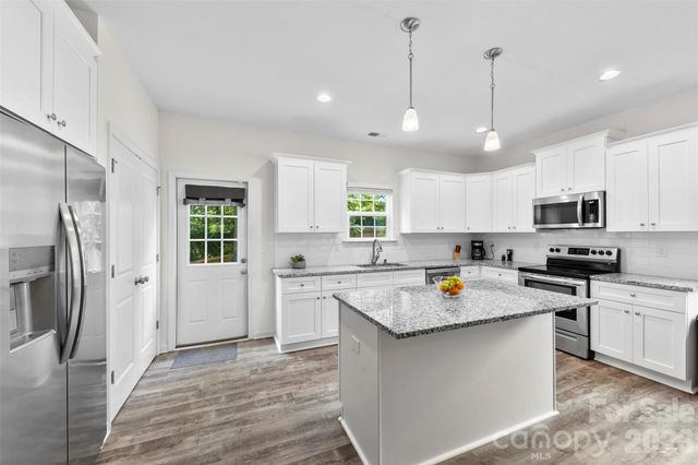 104 E Louisiana Avenue, Bessemer City, NC 28016