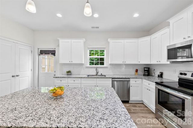 104 E Louisiana Avenue, Bessemer City, NC 28016