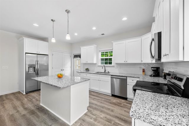 104 E Louisiana Avenue, Bessemer City, NC 28016