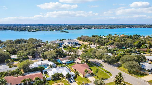 1501 Lance Road, Jupiter, FL 33469