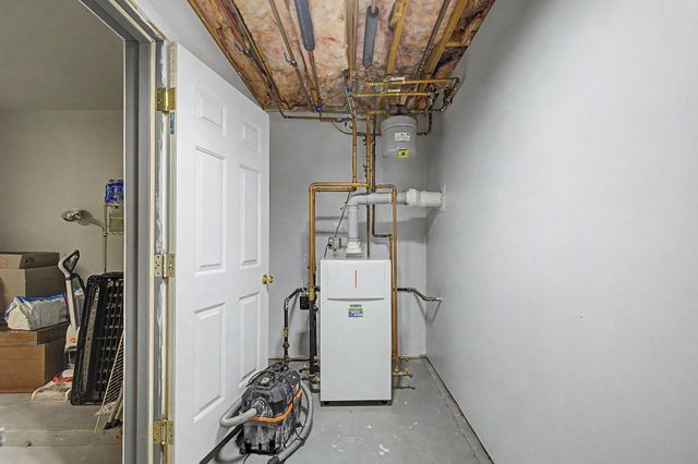 1029 S Mammoth Rd Unit 15, Manchester, NH 03109