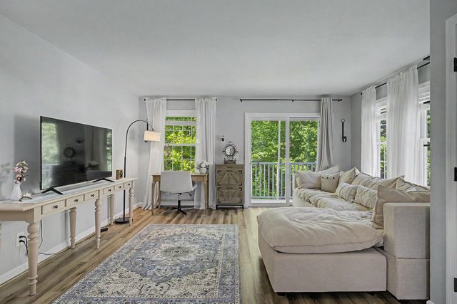 1029 S Mammoth Rd Unit 15, Manchester, NH 03109