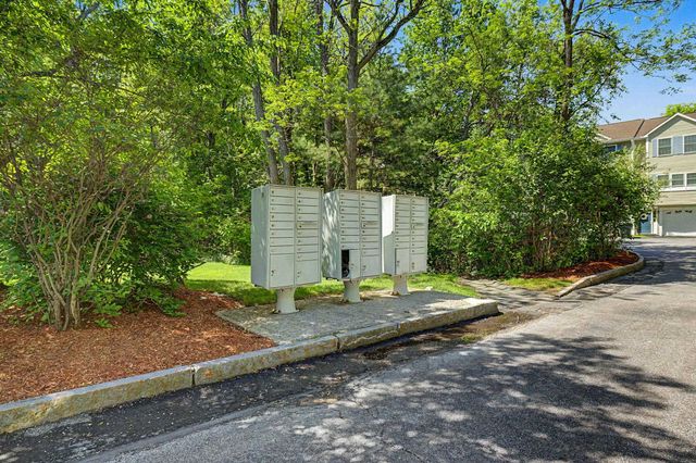 1029 S Mammoth Rd Unit 15, Manchester, NH 03109