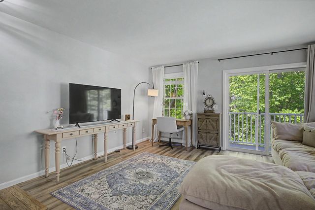 1029 S Mammoth Rd Unit 15, Manchester, NH 03109