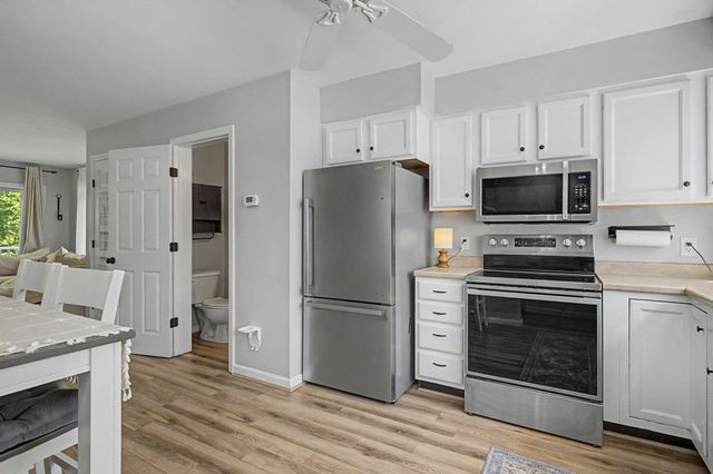 1029 S Mammoth Rd Unit 15, Manchester, NH 03109