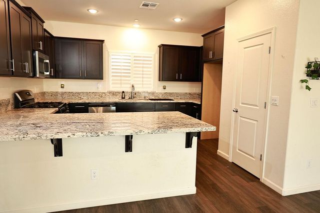 1382 Shoreline Drive, Madera, CA 93637