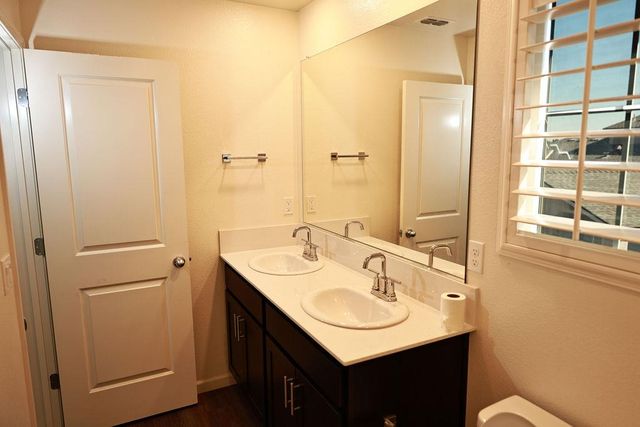 1382 Shoreline Drive, Madera, CA 93637