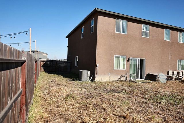 1382 Shoreline Drive, Madera, CA 93637