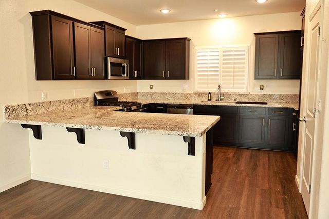 1382 Shoreline Drive, Madera, CA 93637