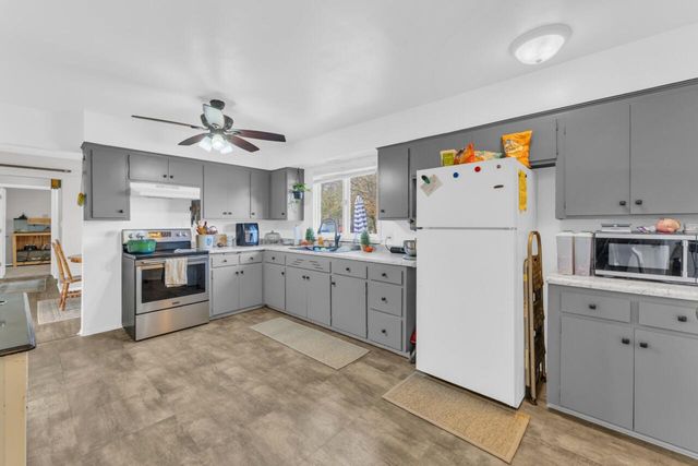 40522 Bloomfield ROAD, Genoa City, WI 53128