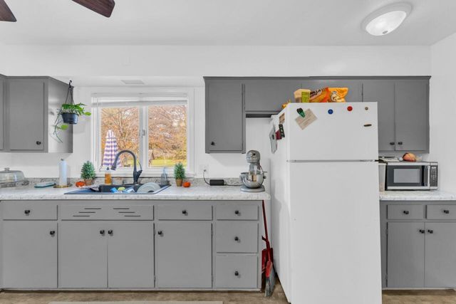 40522 Bloomfield ROAD, Genoa City, WI 53128