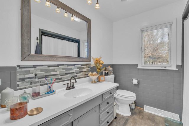 40522 Bloomfield ROAD, Genoa City, WI 53128