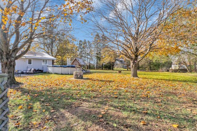 40522 Bloomfield ROAD, Genoa City, WI 53128