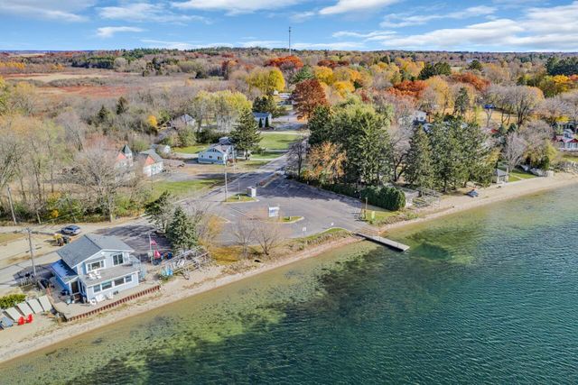 40522 Bloomfield ROAD, Genoa City, WI 53128